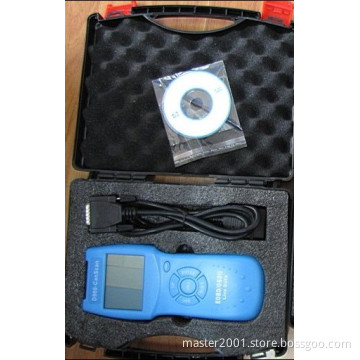 D900